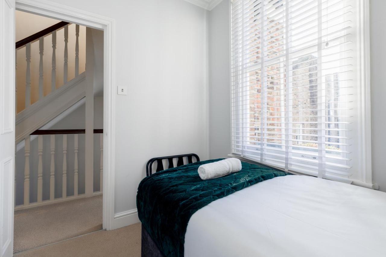 Beautiful 4 Bedroom House Near Paddington Station * Londra